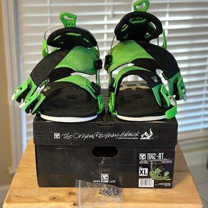 Flow NX2 AT Green 2014 Snowboard Bindings with NEFF Beanie (XL (11-15))